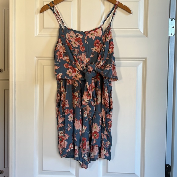 Volcom Romper - Picture 3 of 4